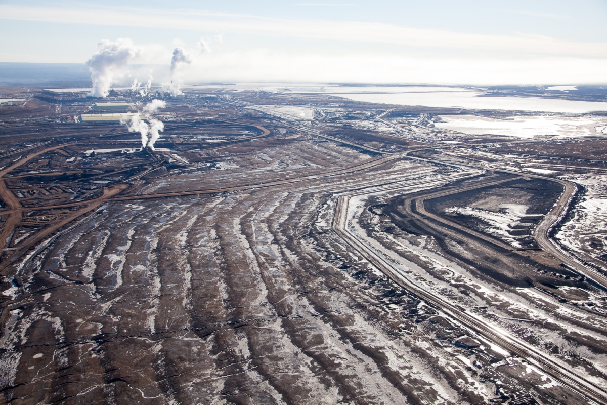 Steam-and-Smoke-in-Alberta-Tar-Sands-Alex-MacLean.png