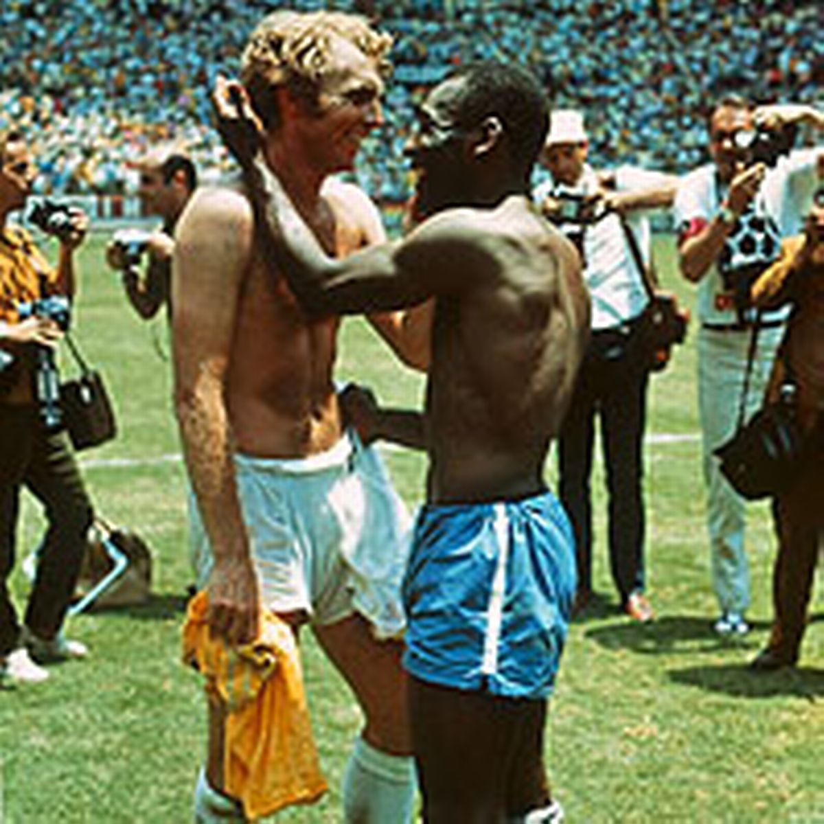 Pele & Maradona: Contrasting Greatness