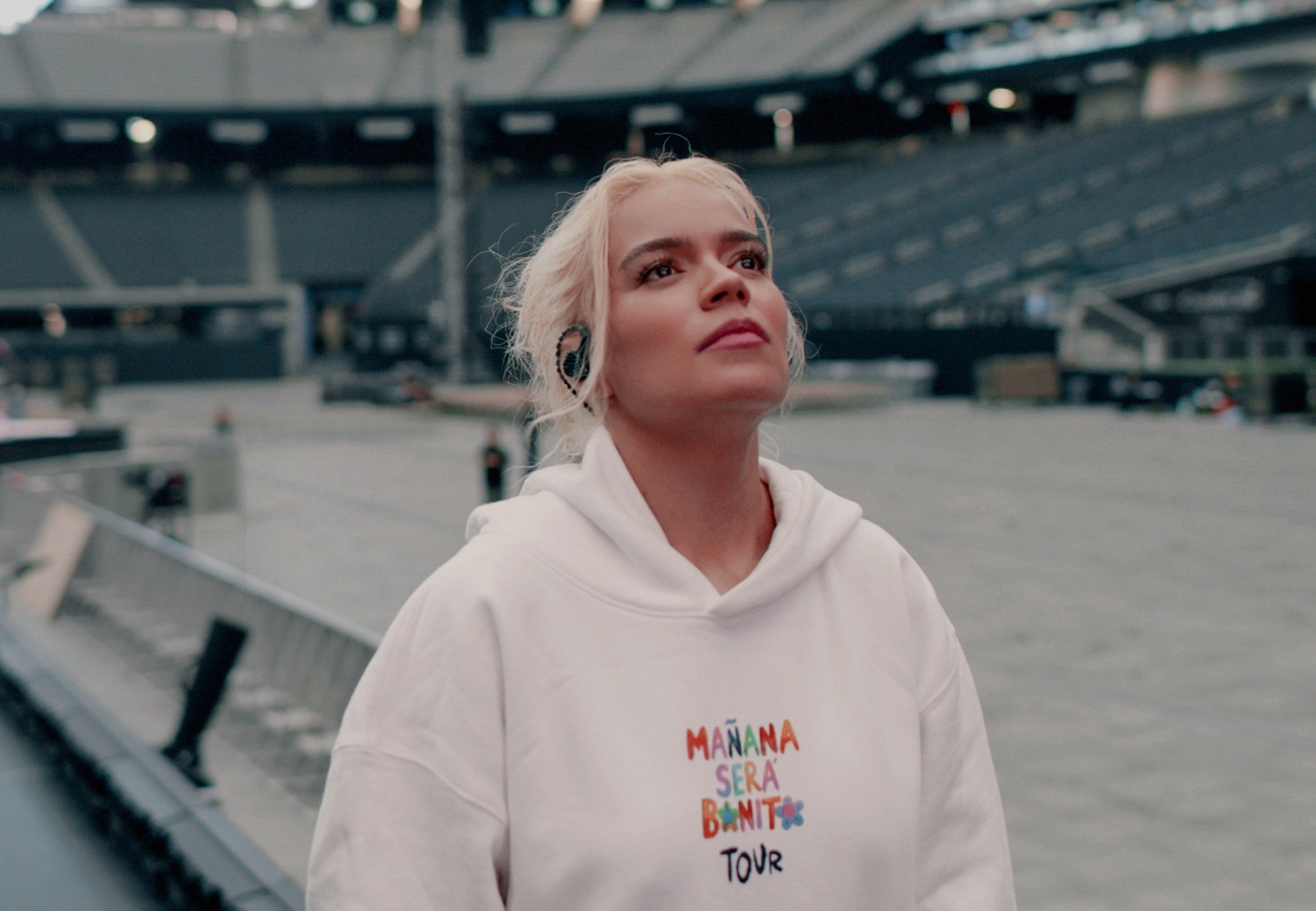A person in a white sweatshirt
AI-generated content may be incorrect.